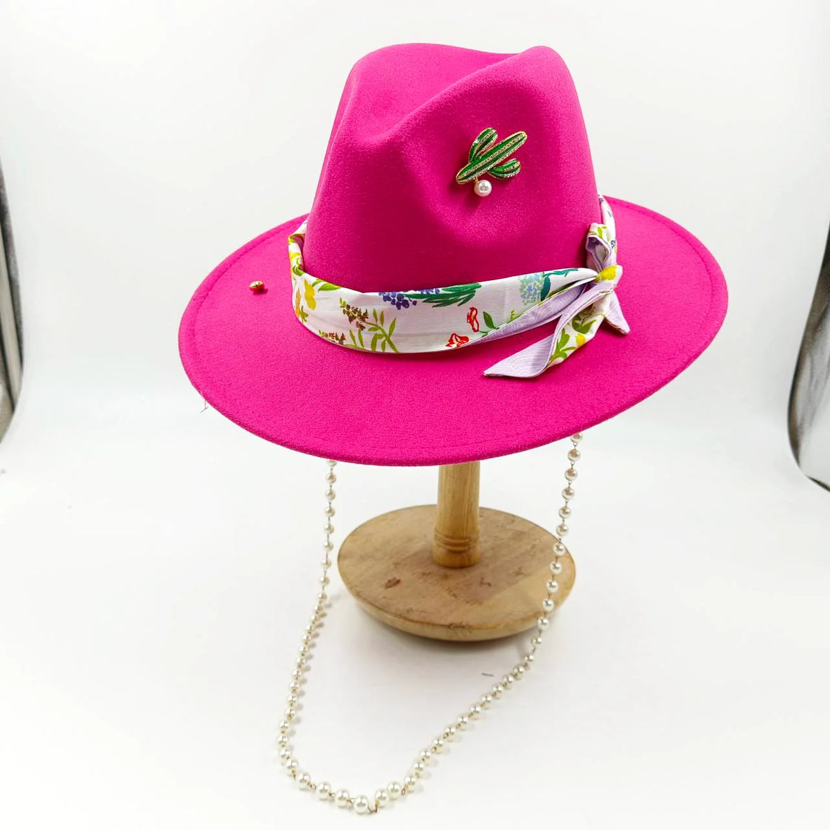 tete à chapeau vintage